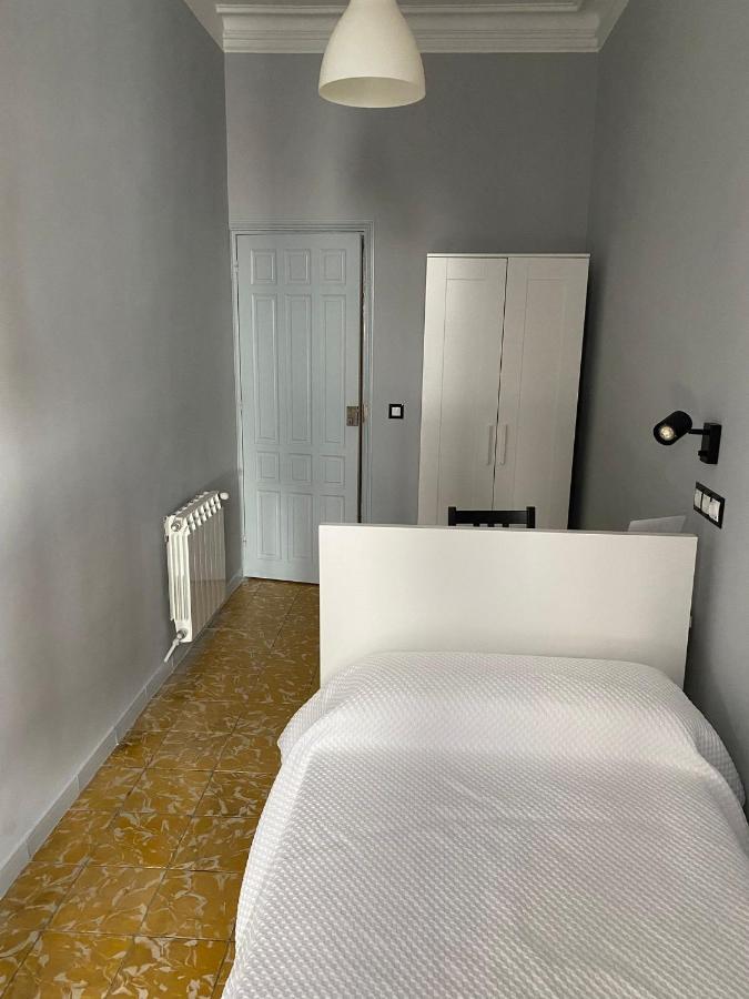 Hostal Yolanda Мадрид Екстериор снимка