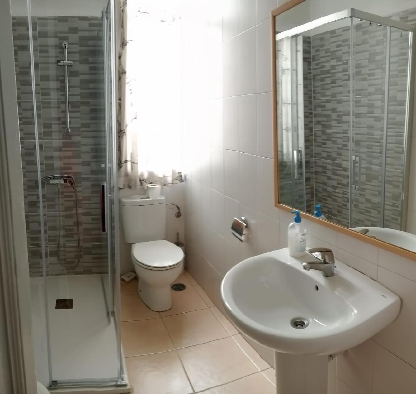 Hostal Yolanda Мадрид Екстериор снимка