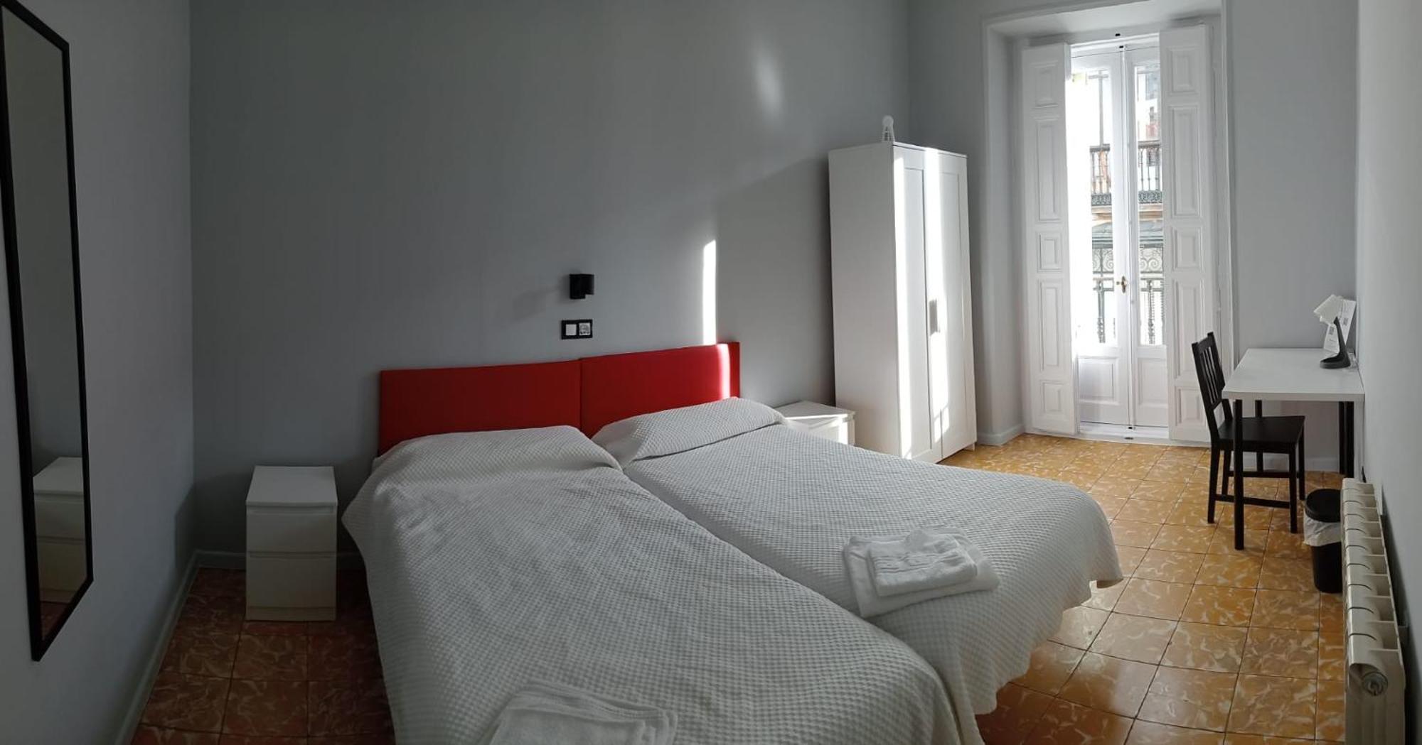 Hostal Yolanda Мадрид Екстериор снимка