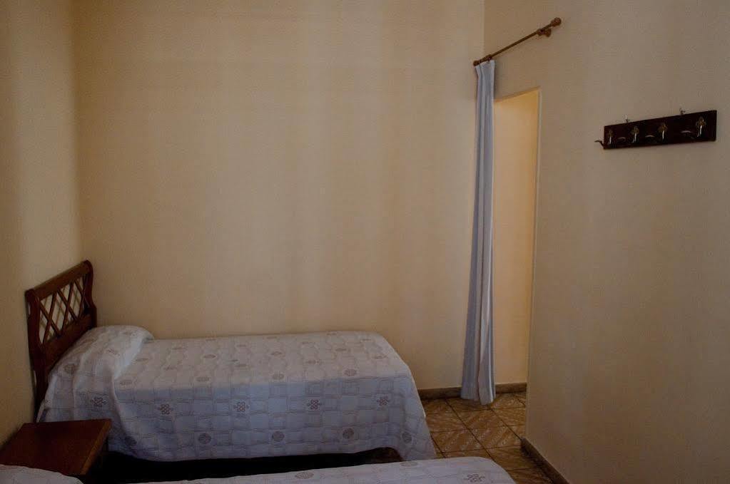 Hostal Yolanda Мадрид Екстериор снимка