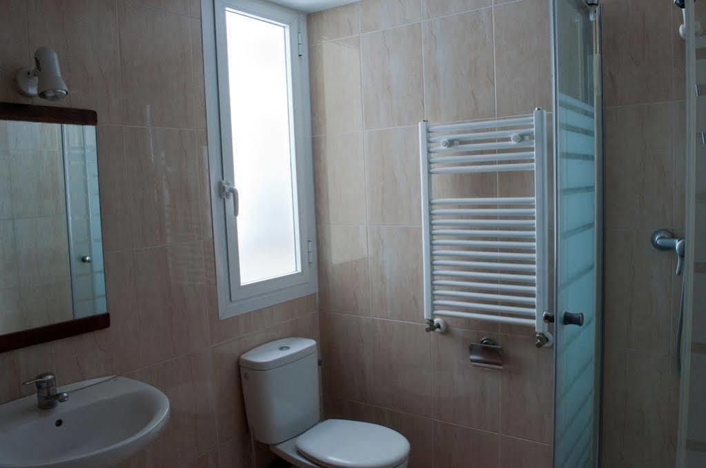 Hostal Yolanda Мадрид Екстериор снимка